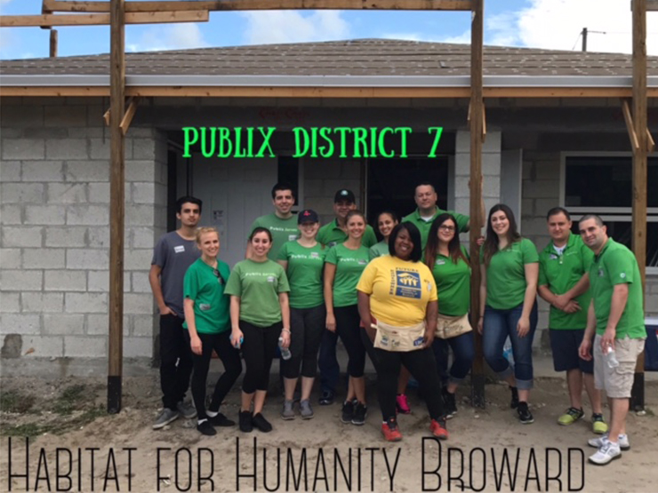 publix associates helping with habitat for humanity broward