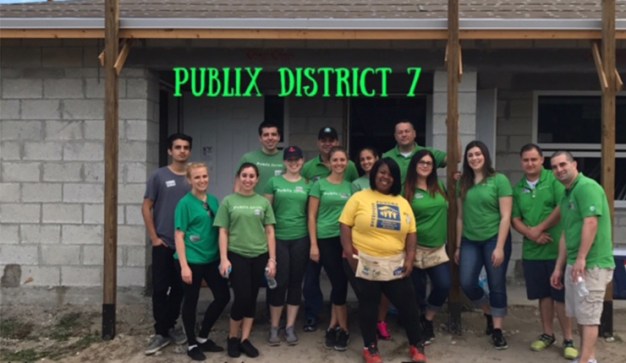publix associates helping with habitat for humanity broward