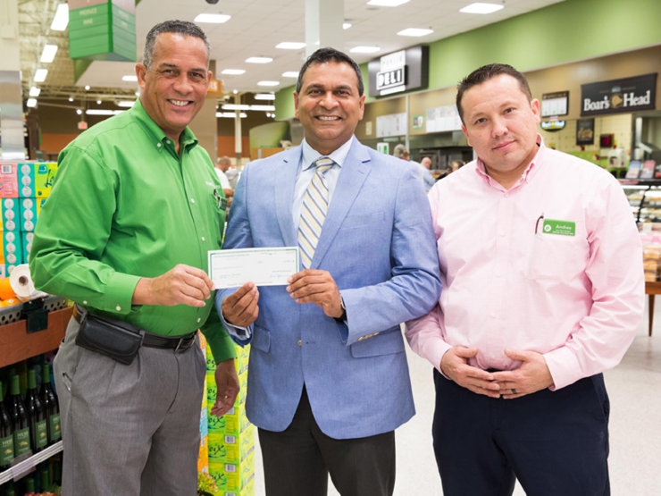Publix Charities presents $21,000 donation check to Town of Palm Beach United Way