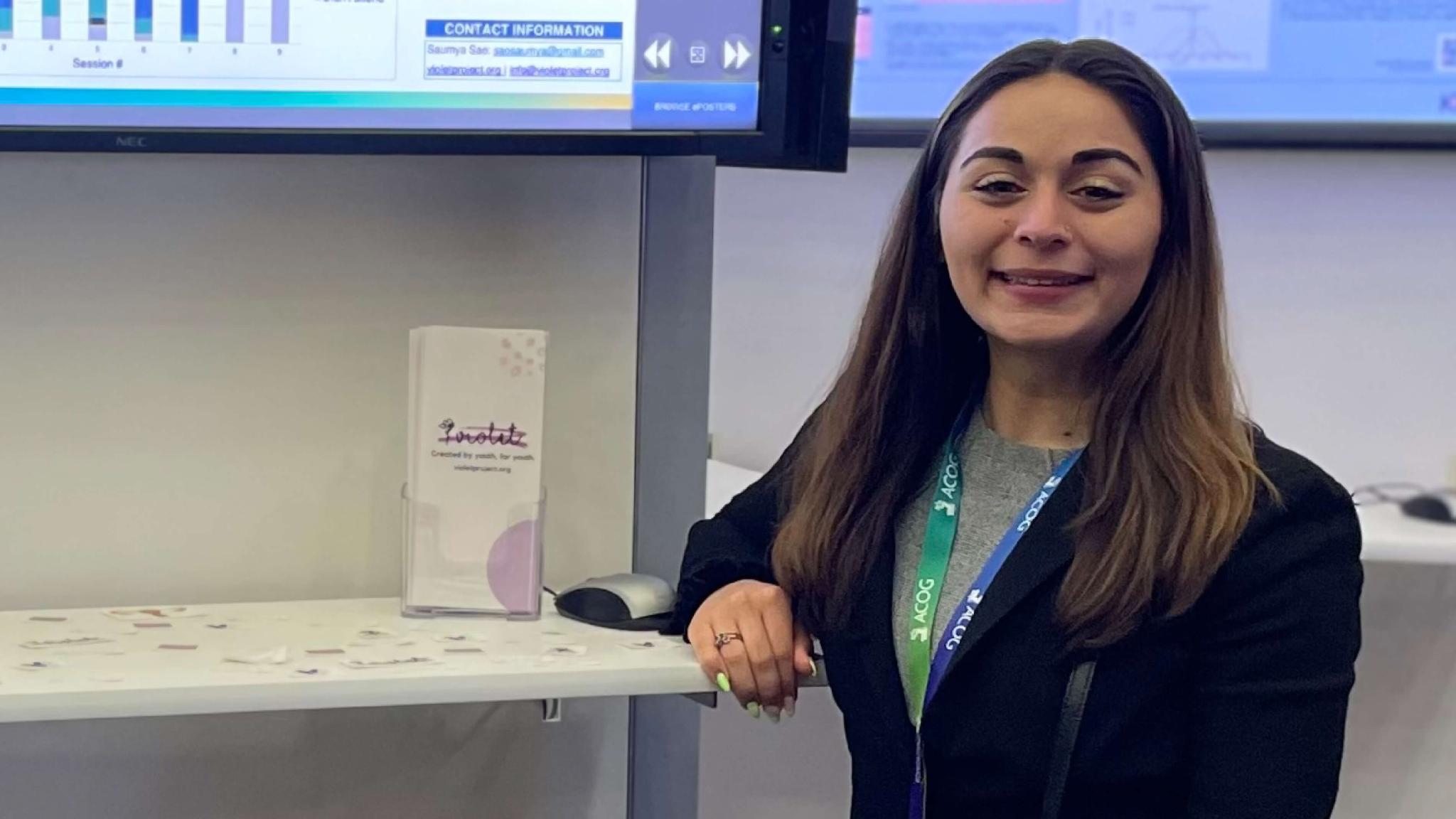 Lillee Izadi presenting research