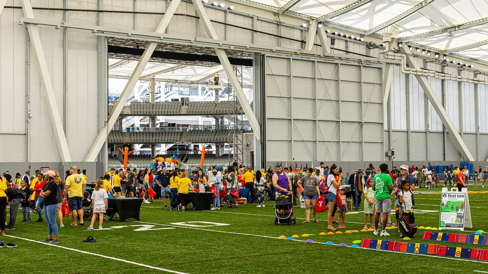 groups of people at a field day