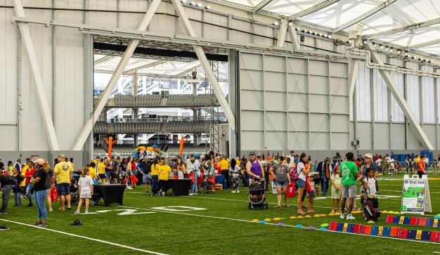 groups of people at a field day