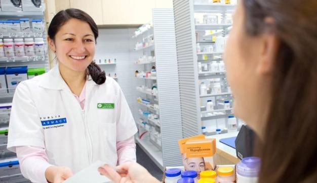 publix pharmacist associate in store fulfilling prescriptions