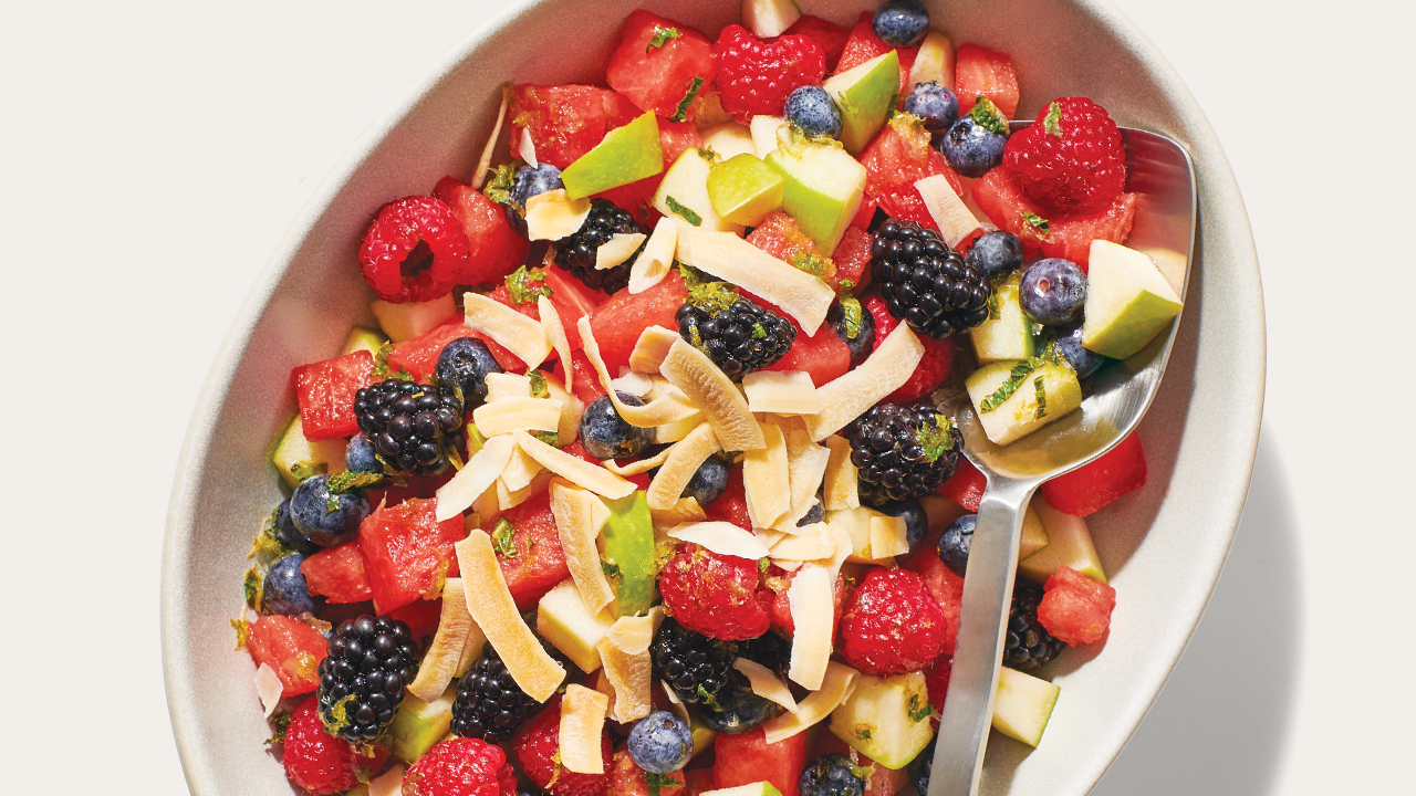 https://wpvip.publix.com/spanish-en/wp-content/uploads/sites/3/2022/05/Fruit_Salad_1280x720.jpg?quality=75&strip=all