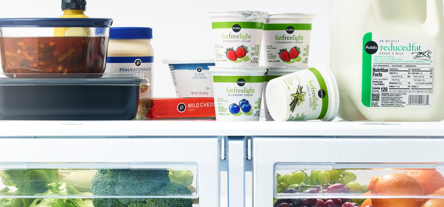 Comida dentro de un refrigerador